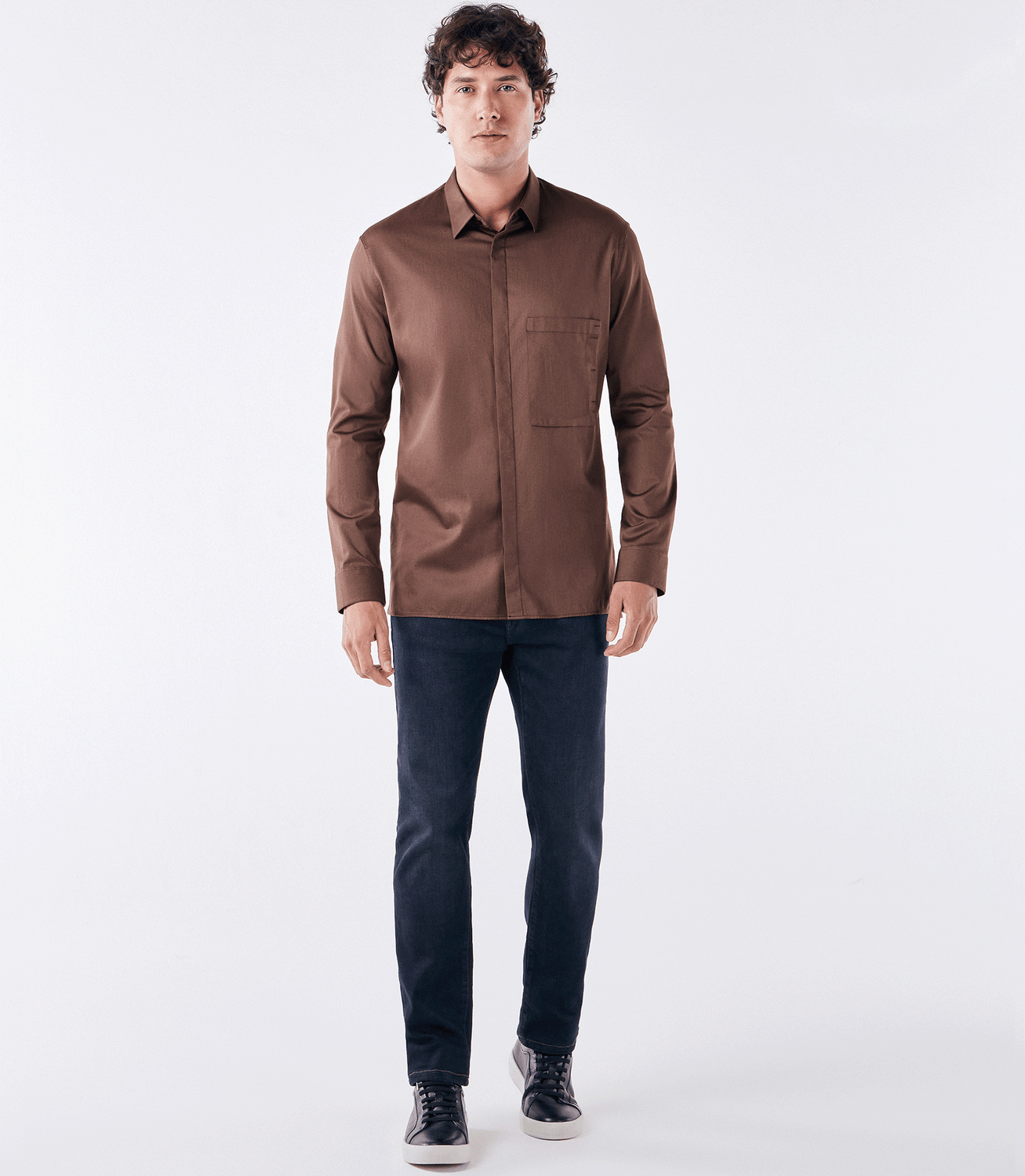 Camisa Tailor Air Pima com Bolso Marrom – slide 2