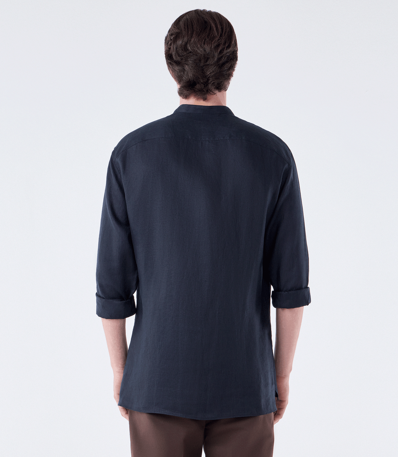 Camisa Linho Gola Mao Vista Alongada Preto – slide 3