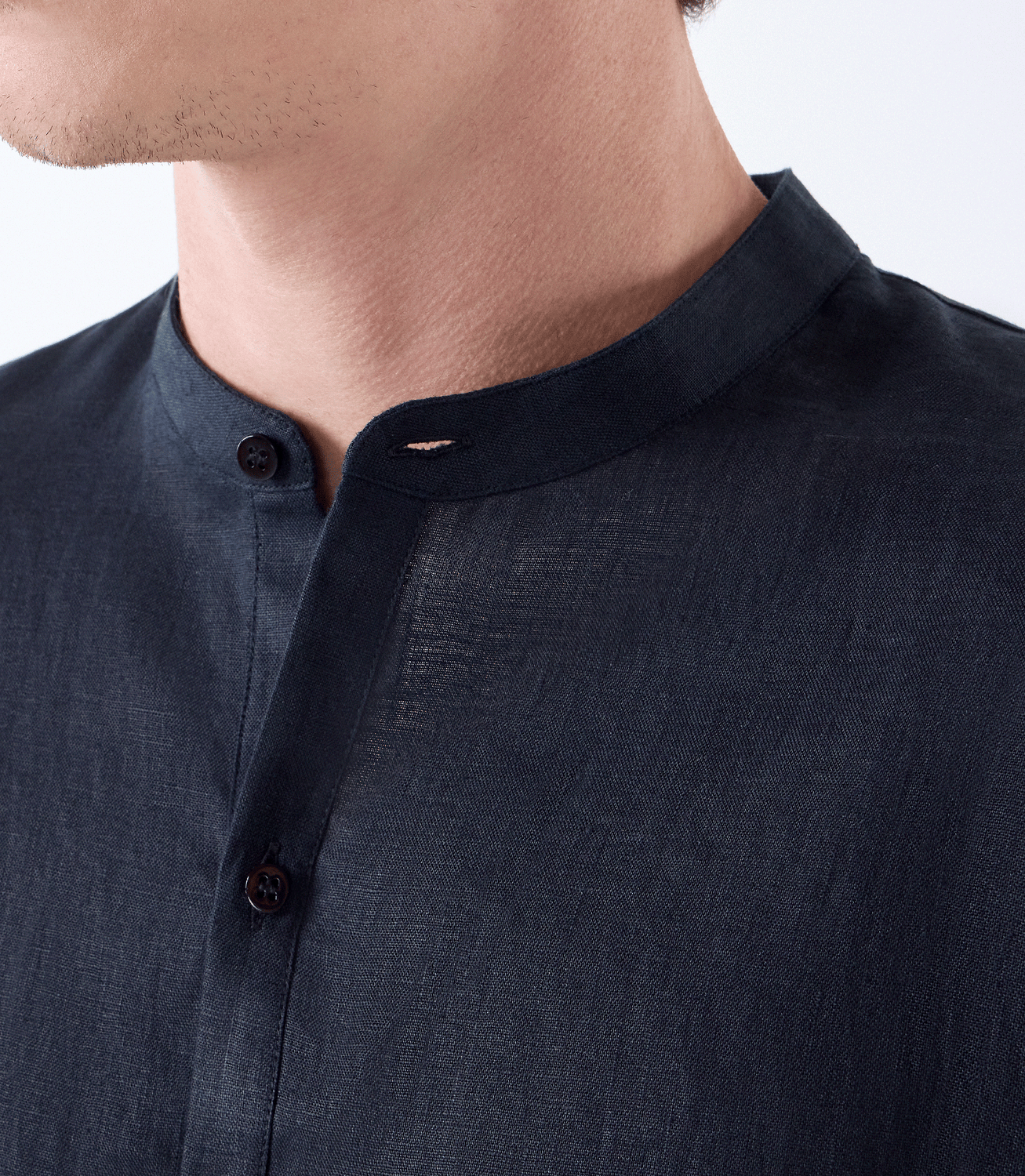 Camisa Linho Gola Mao Vista Alongada Preto – slide 4