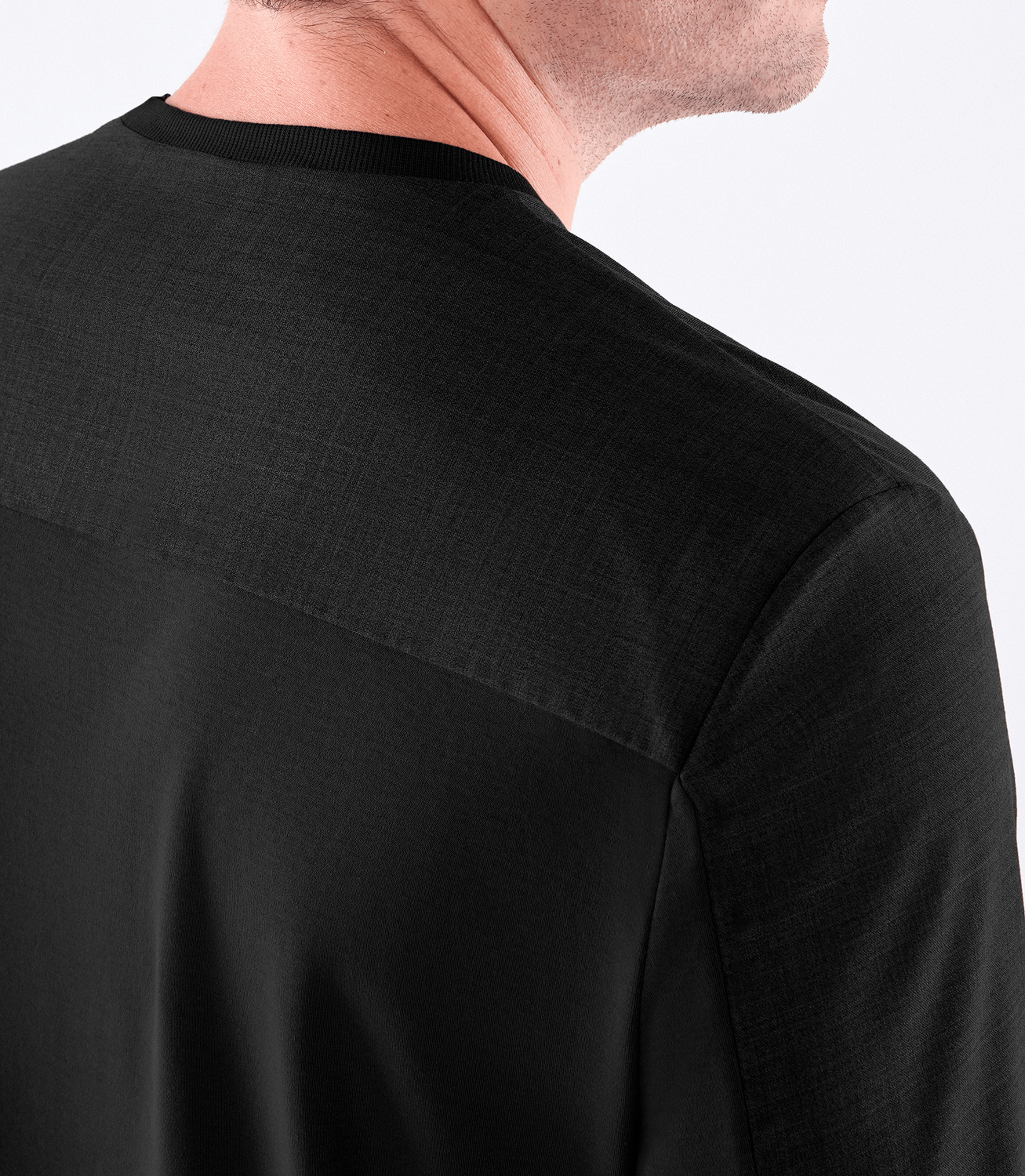 Camiseta Manga Longa Recorte Alfaiataria Active e Malha Preto – slide 5