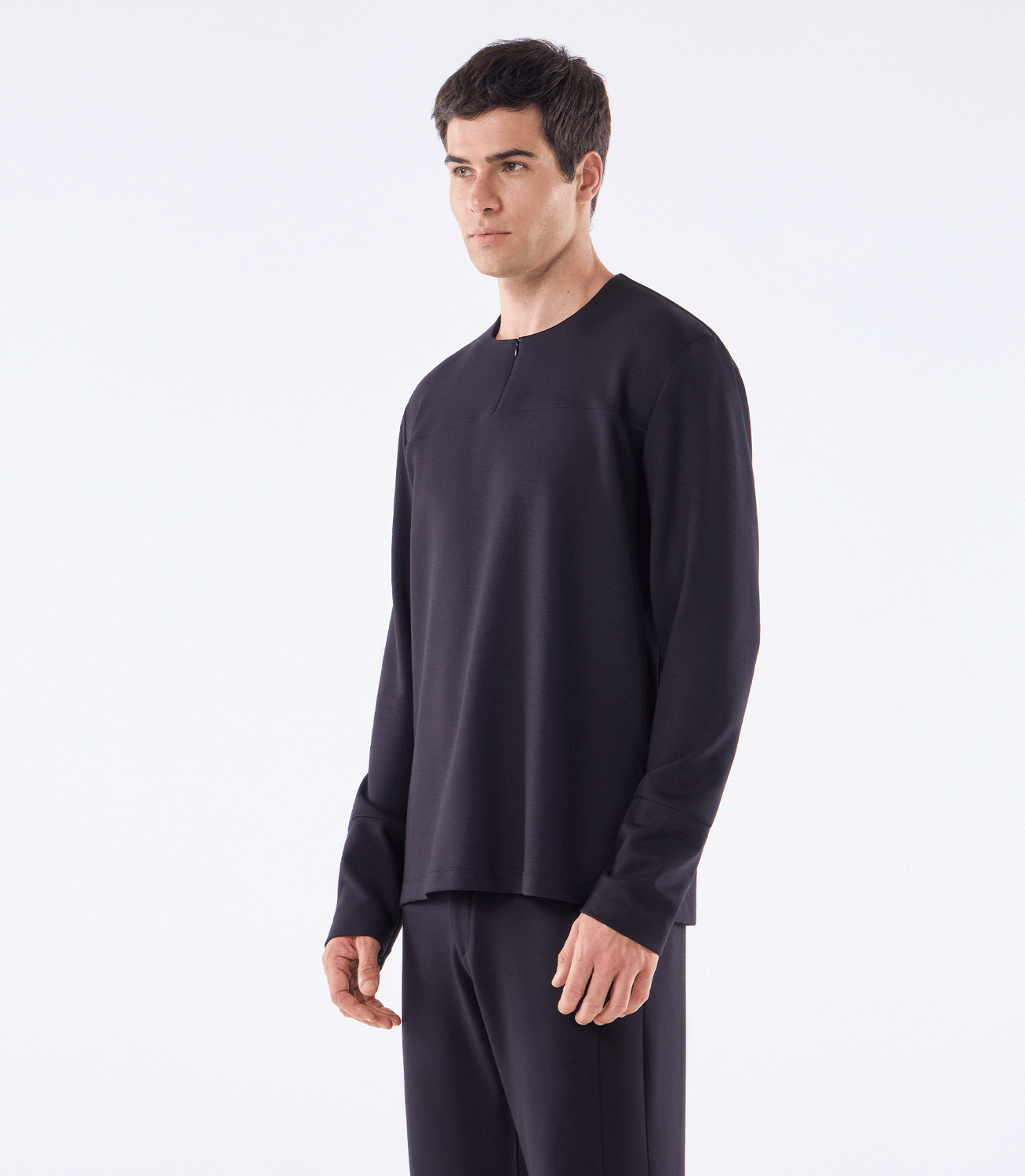 Camiseta Manga Longa Zíper Invisível Frontal Preto – slide 1