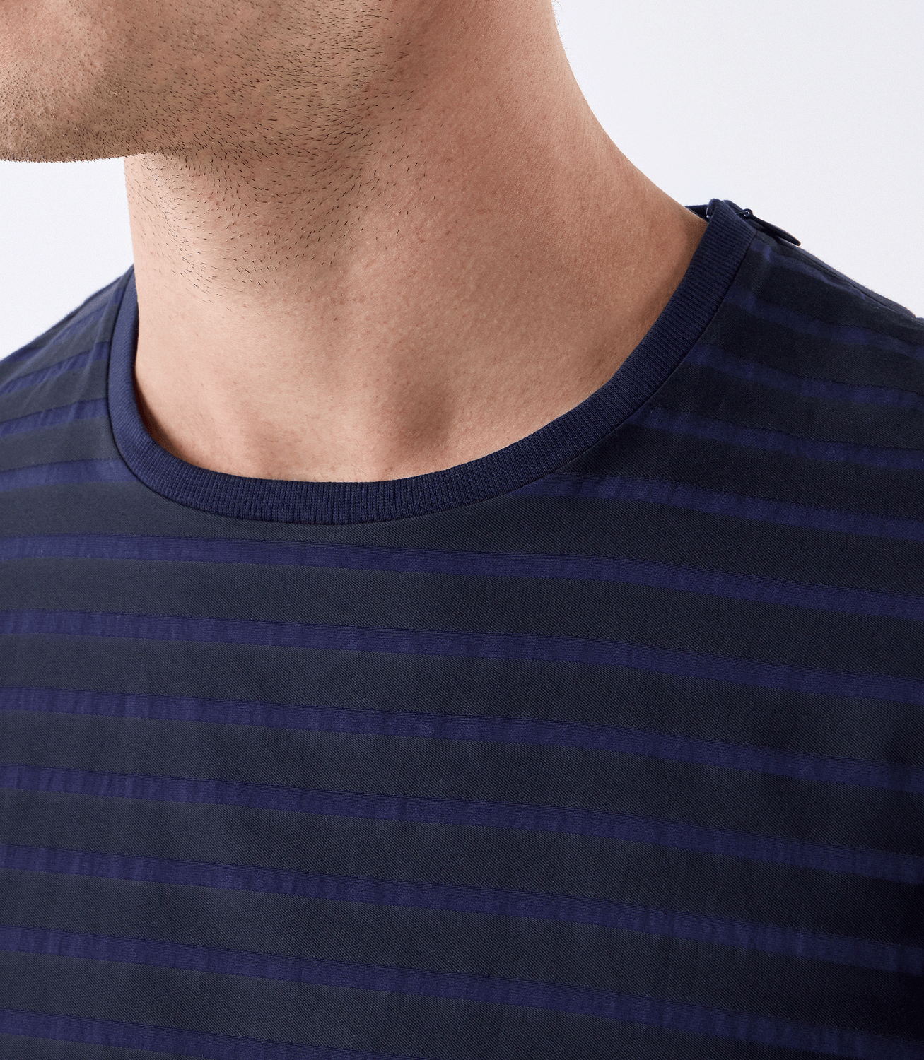 Camiseta Recorte Alfaiataria e Malha Azul – slide 4