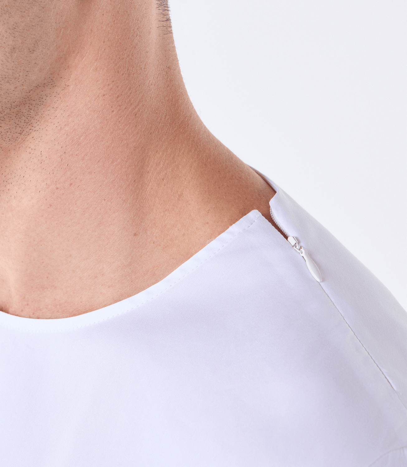 Camiseta Canoa com Zíper no Ombro Branco – slide 4