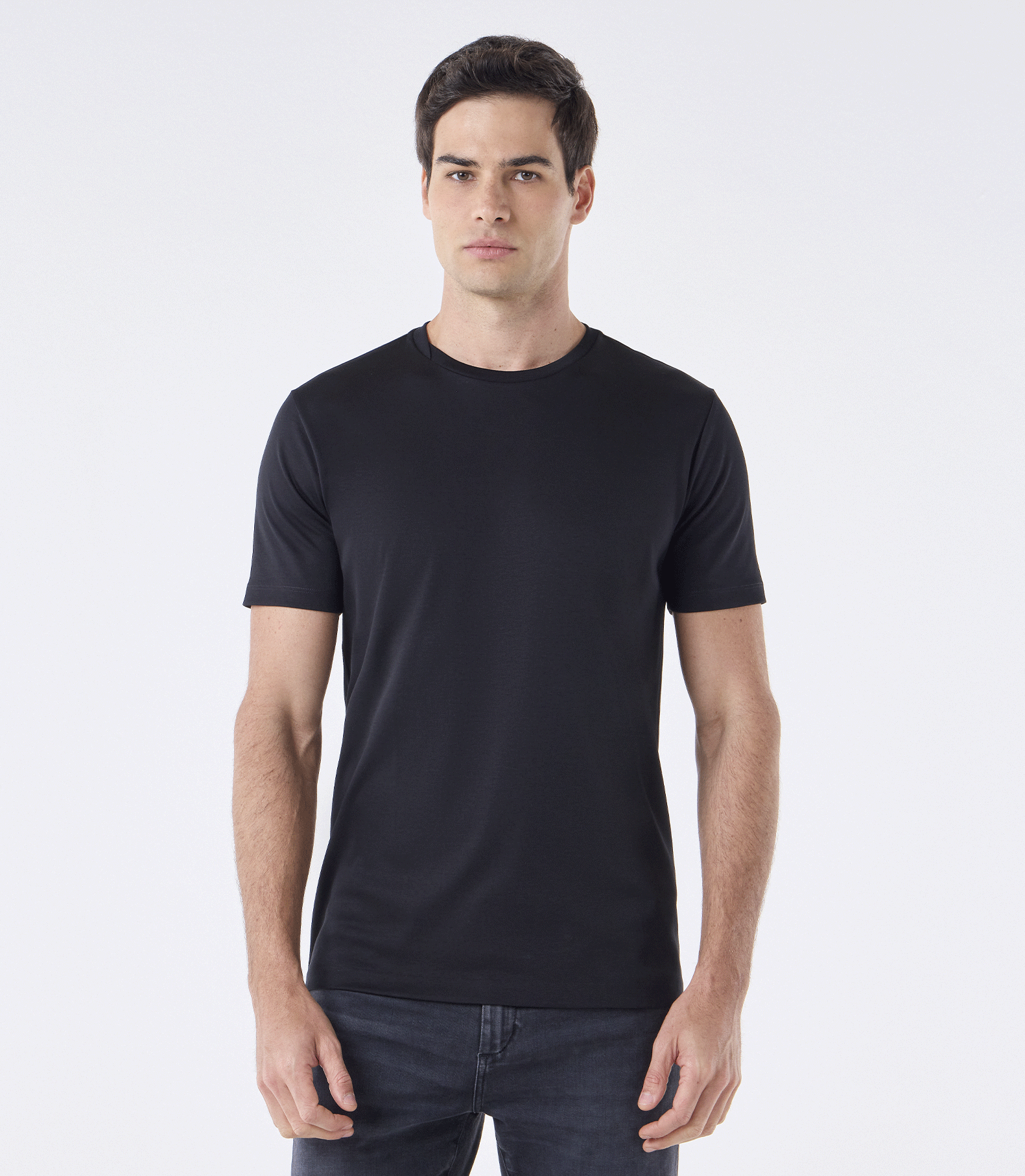 Camiseta Pima Interloque Gola Cruzada Preto