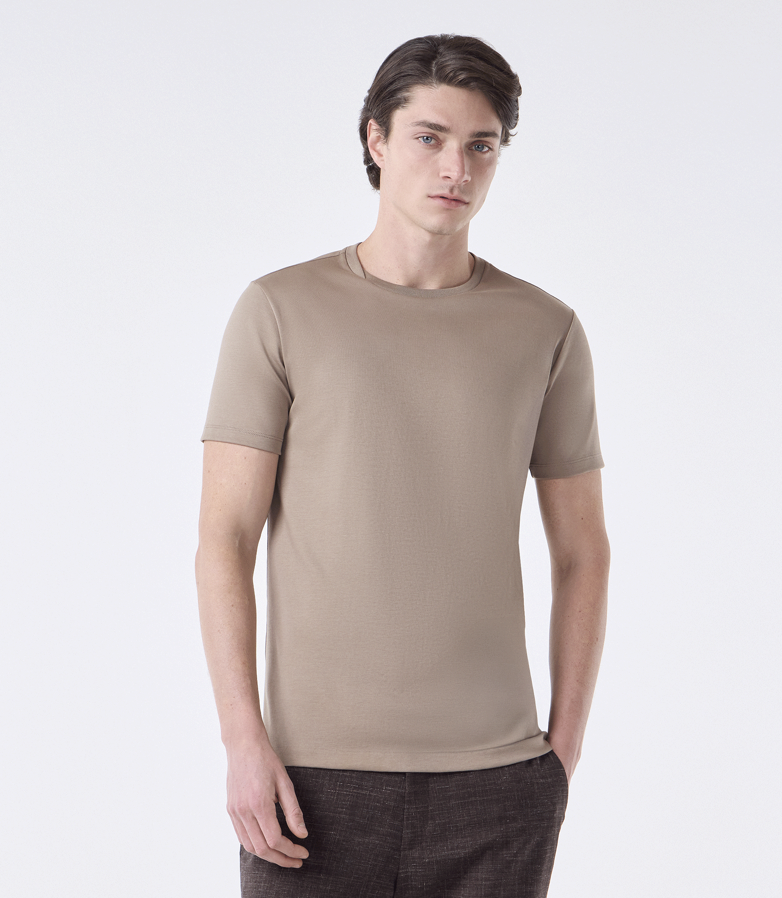 Camiseta Pima Interloque Gola Cruzada Bege
