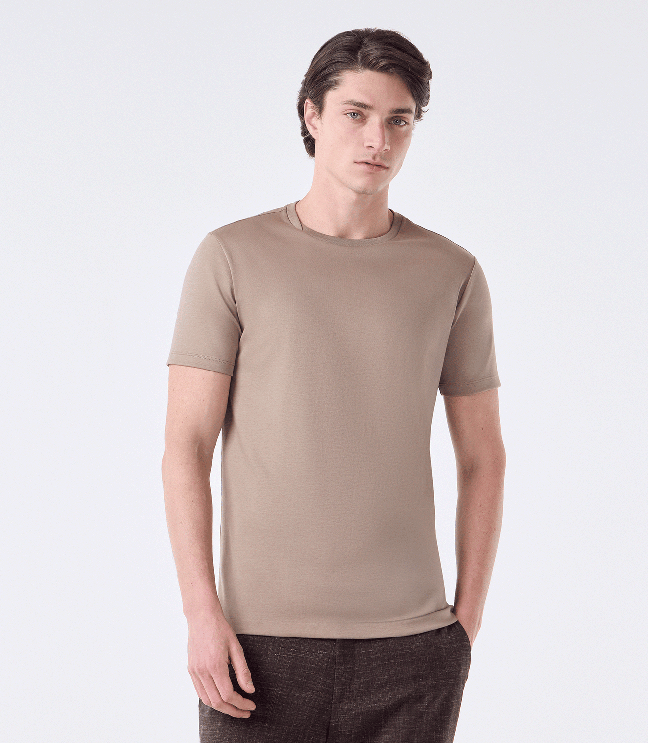 Camiseta Pima Interloque Gola Cruzada Bege – slide 1