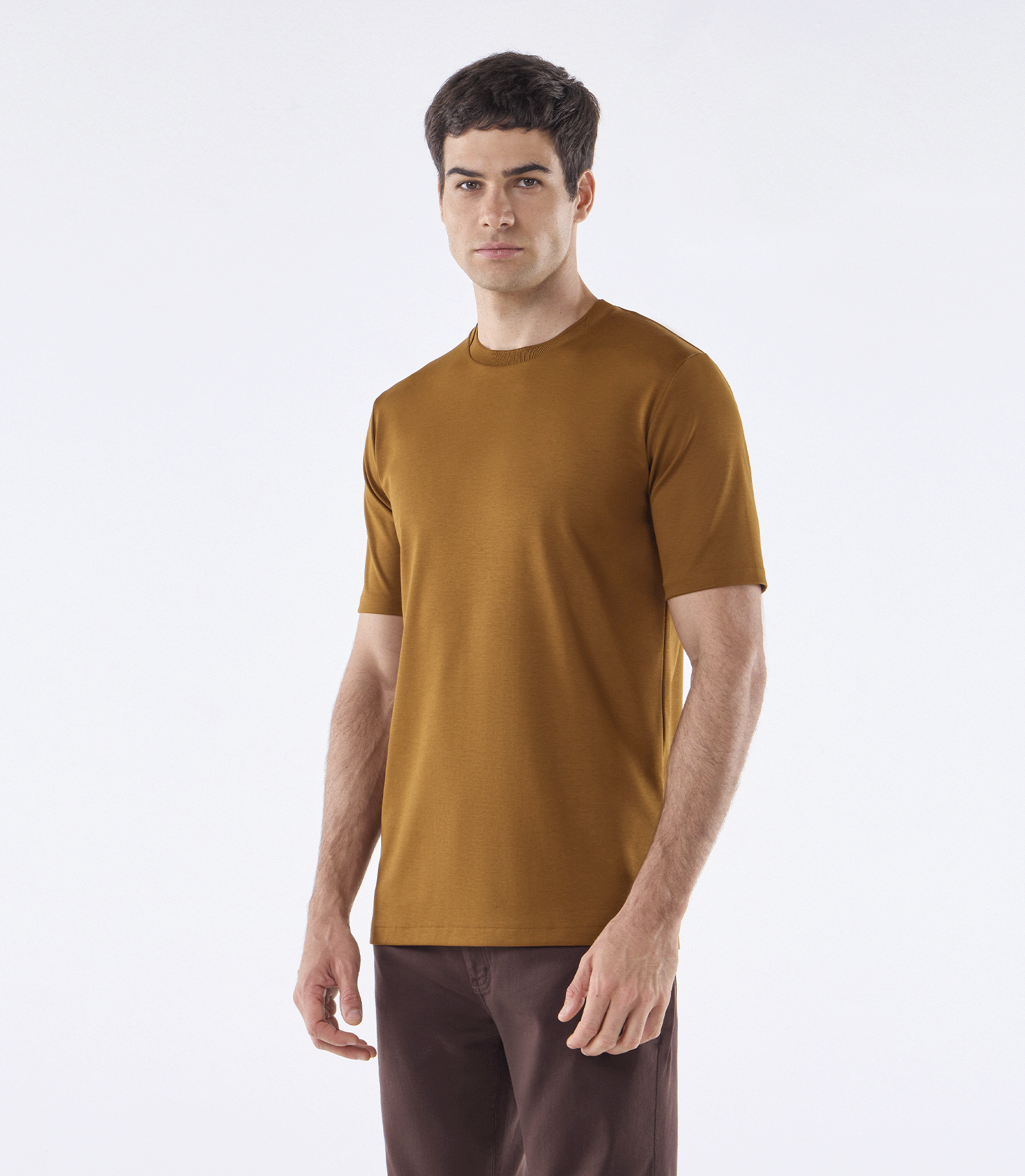 Camiseta Interloque 44/1 Sobreposição De Golas Marrom