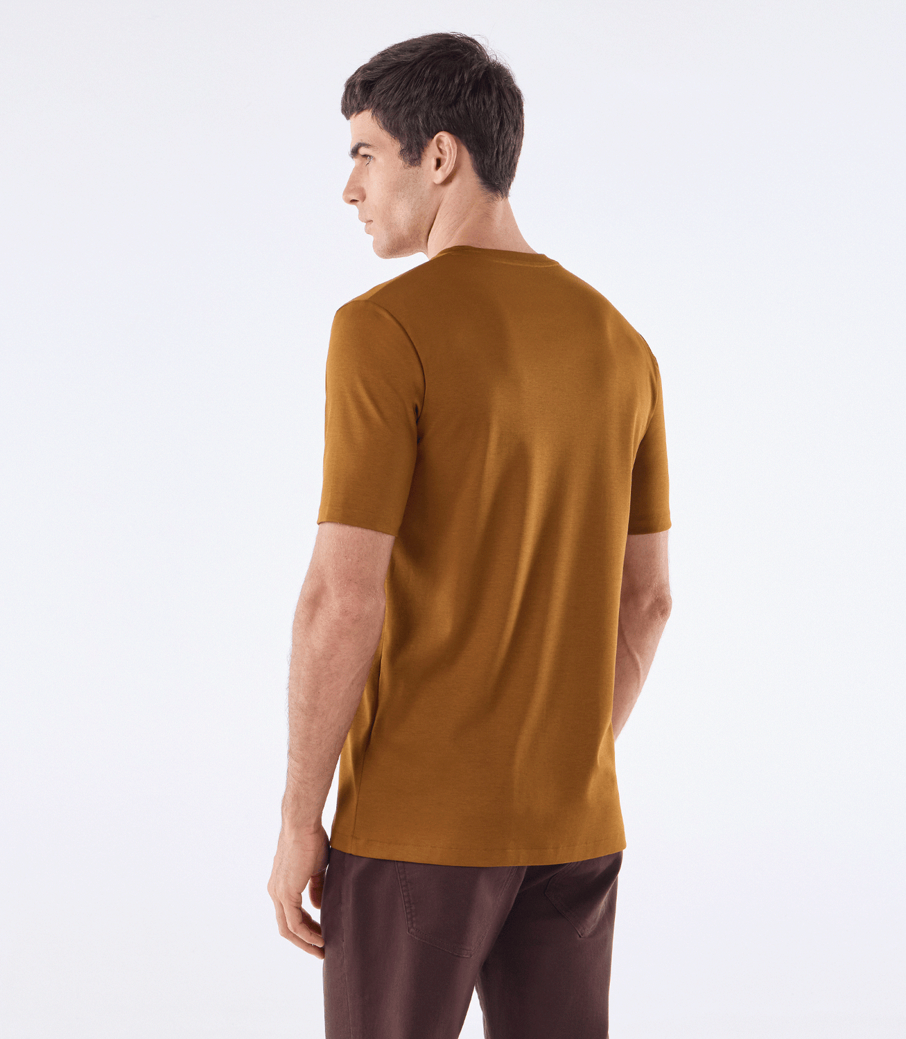 Camiseta Interloque 44/1 Sobreposição De Golas Marrom – slide 3