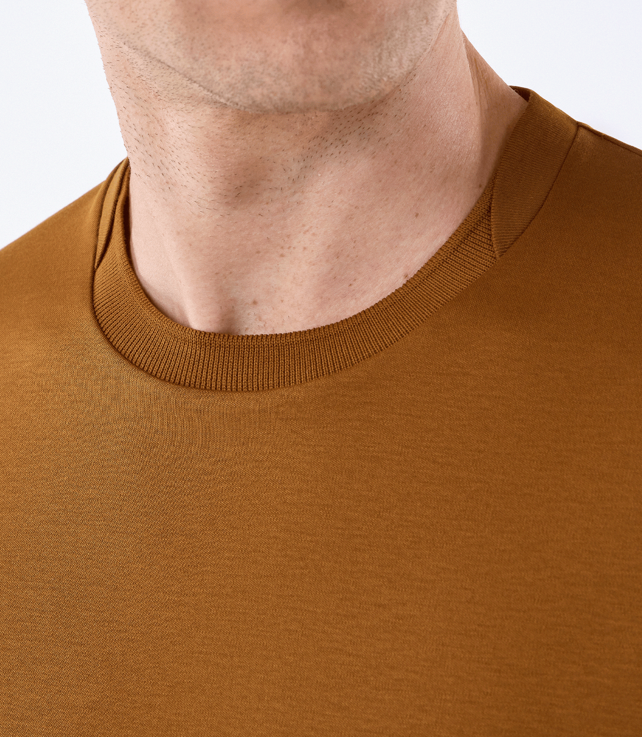 Camiseta Interloque 44/1 Sobreposição De Golas Marrom – slide 4