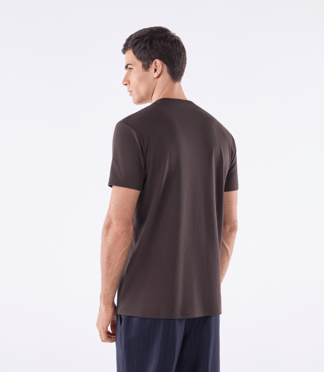 Camiseta Interloque com Gola Trabalhada Marrom – slide 3