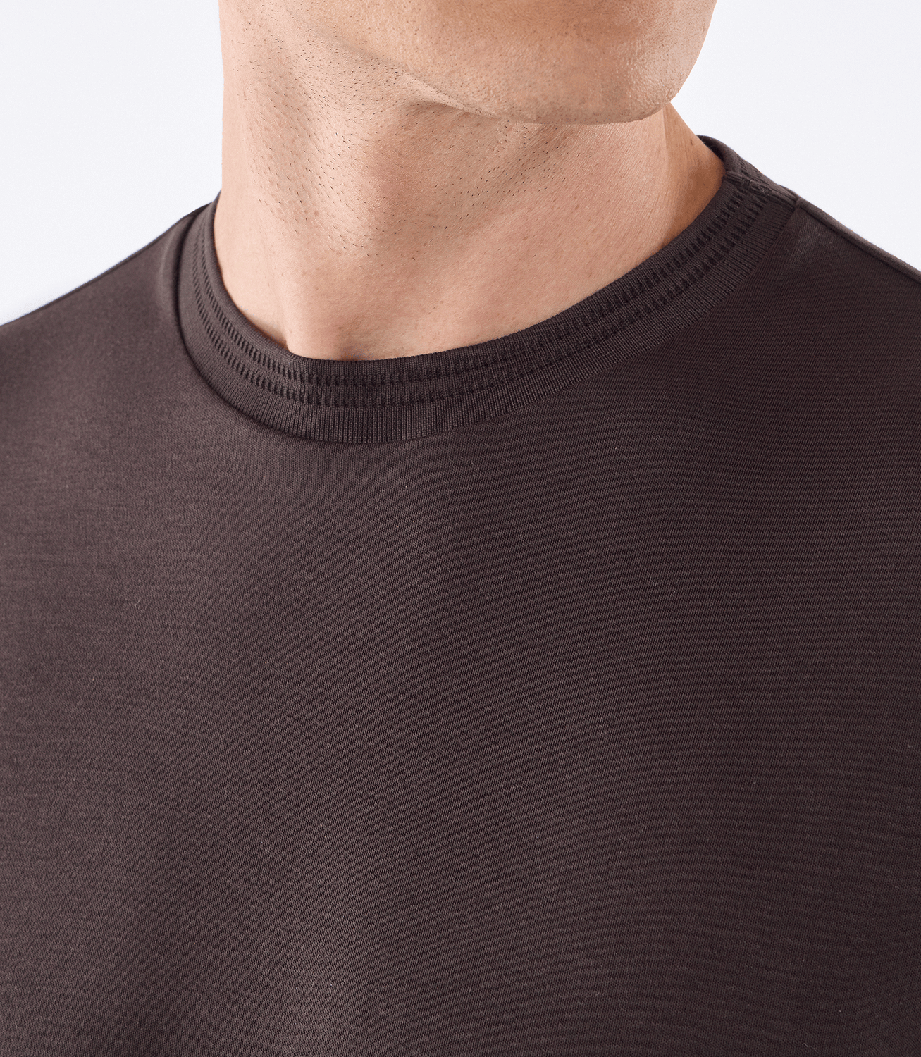 Camiseta Interloque com Gola Trabalhada Marrom – slide 4