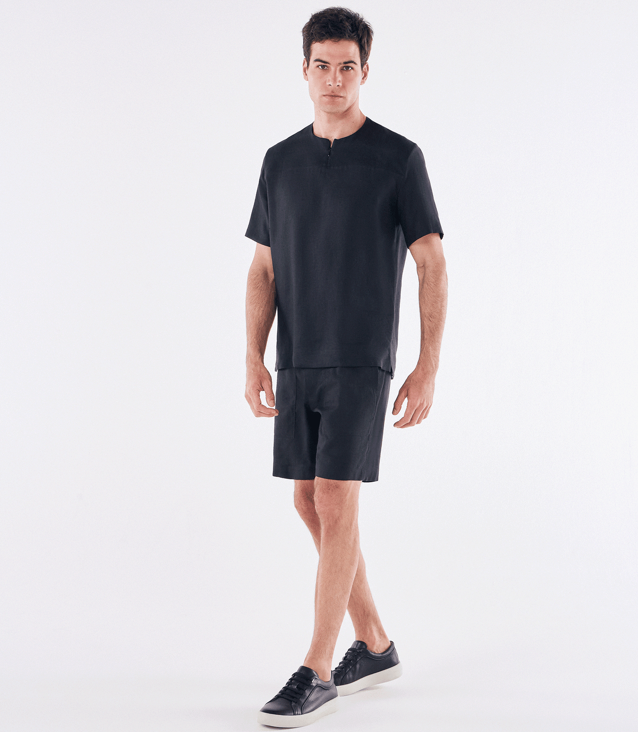 Camiseta Zíper Linho Preto – slide 2