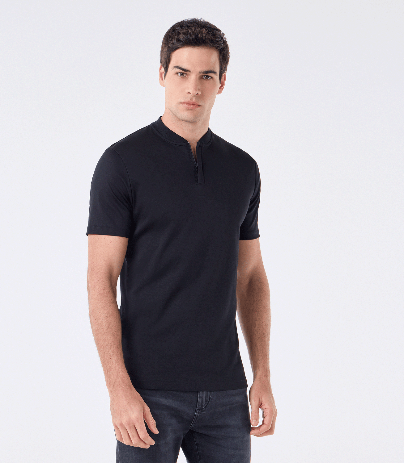 Polo Interlock Bomber com Zíper Preto – slide 1