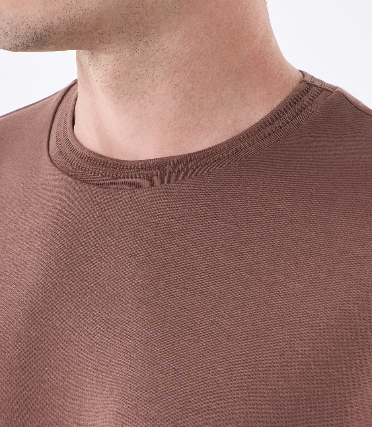 Camiseta Interloque com Gola Trabalhada Marrom – slide 4